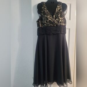 Elegant Black Lace Evening Dress